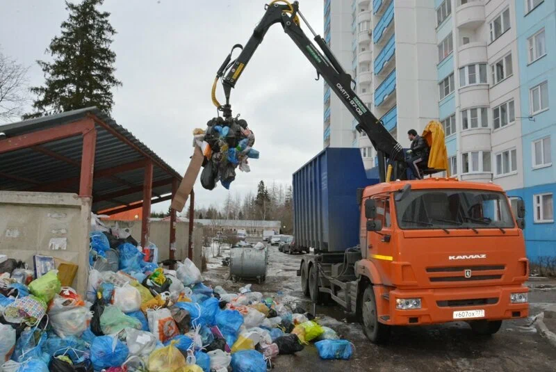 Вывоз бытового мусора в Спасске-Дальнем с погрузкой в октябре