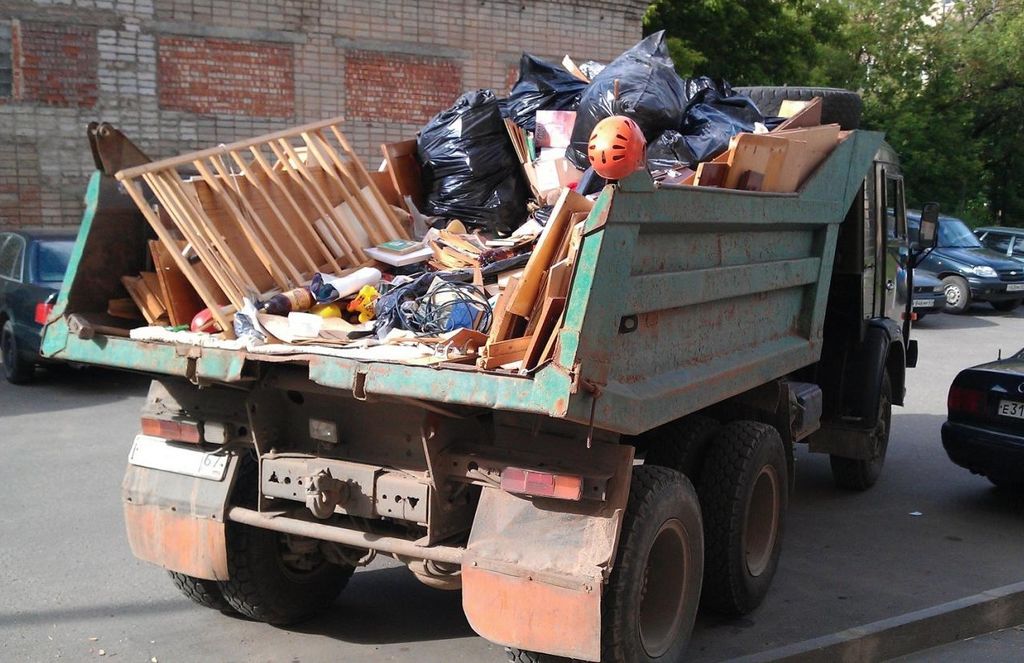 Вывоз мусора из магазина в Спасске-Дальнем от ПроМусор: услуги, цена от 1811 руб., утилизация отходов