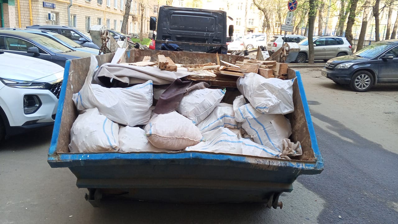 Вывоз мусора из магазина в Спасске-Дальнем в октябре