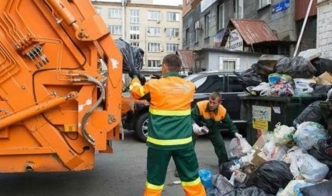 Срочный вывоз мусора в Спасске-Дальнем от ПроМусор — заказ день в день от 2949 руб., грузчики, цена