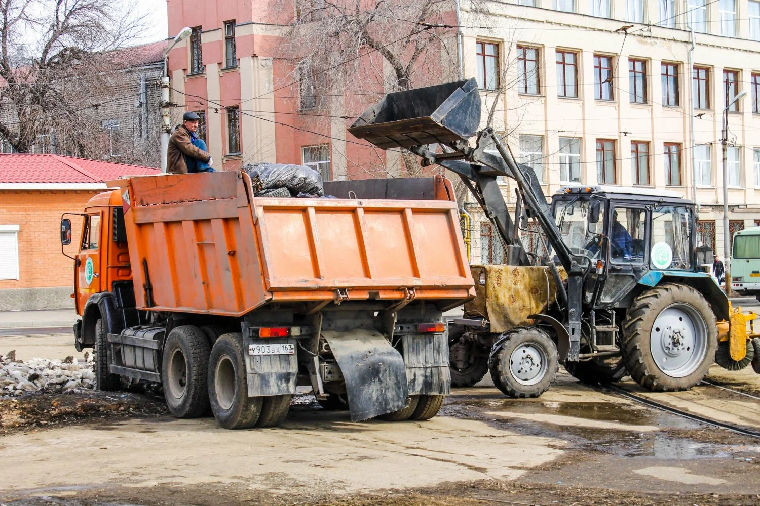 Вывоз мусора Камазом в Спасске-Дальнем – аренда и заказ Камаза 10 тонн от 2432 руб. в ПроМусор