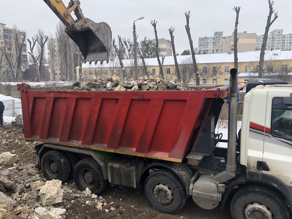Вывоз мусора Камазом в Спасске-Дальнем в октябре