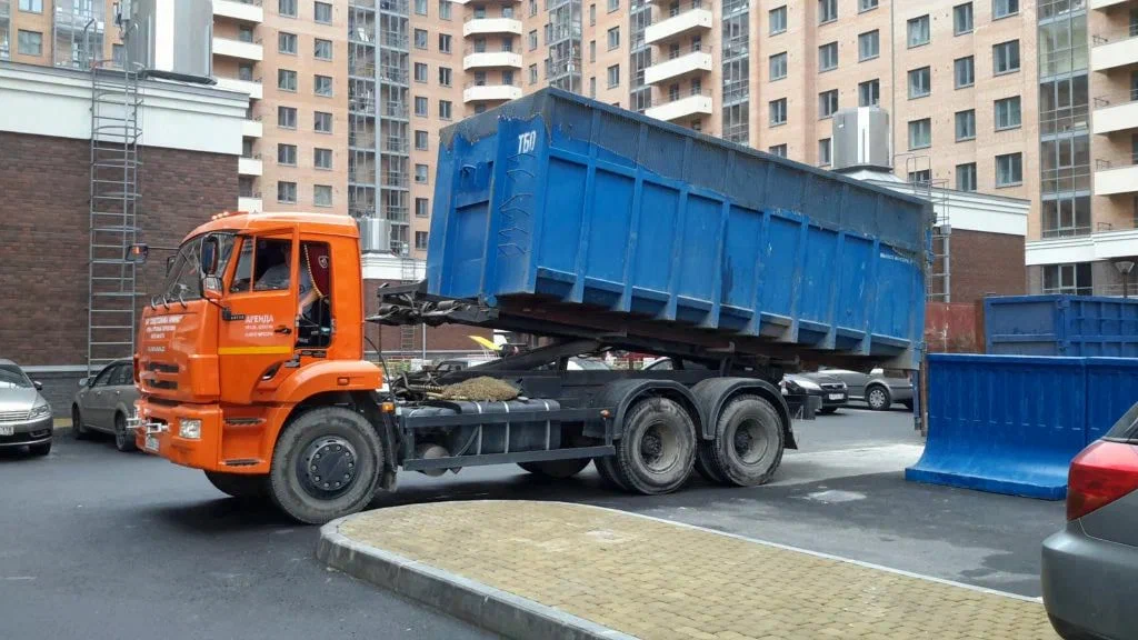 Аренда пухто для вывоза строительного и бытового мусора в Спасске-Дальнем в октябре