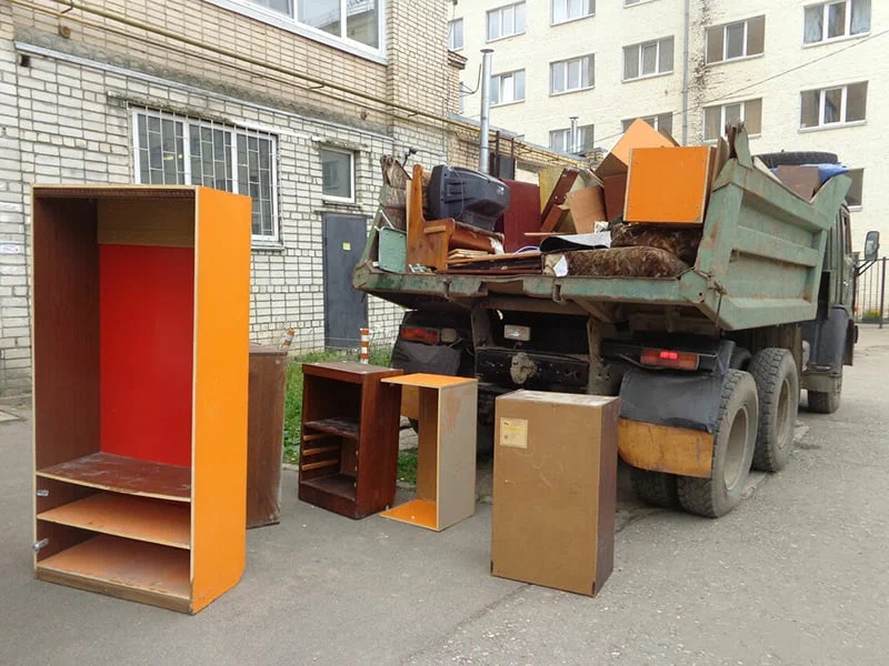 Вывоз шкафа в Спасске-Дальнем от ПроМусор — недорого, демонтаж, утилизация, вывоз из квартиры от 879 руб