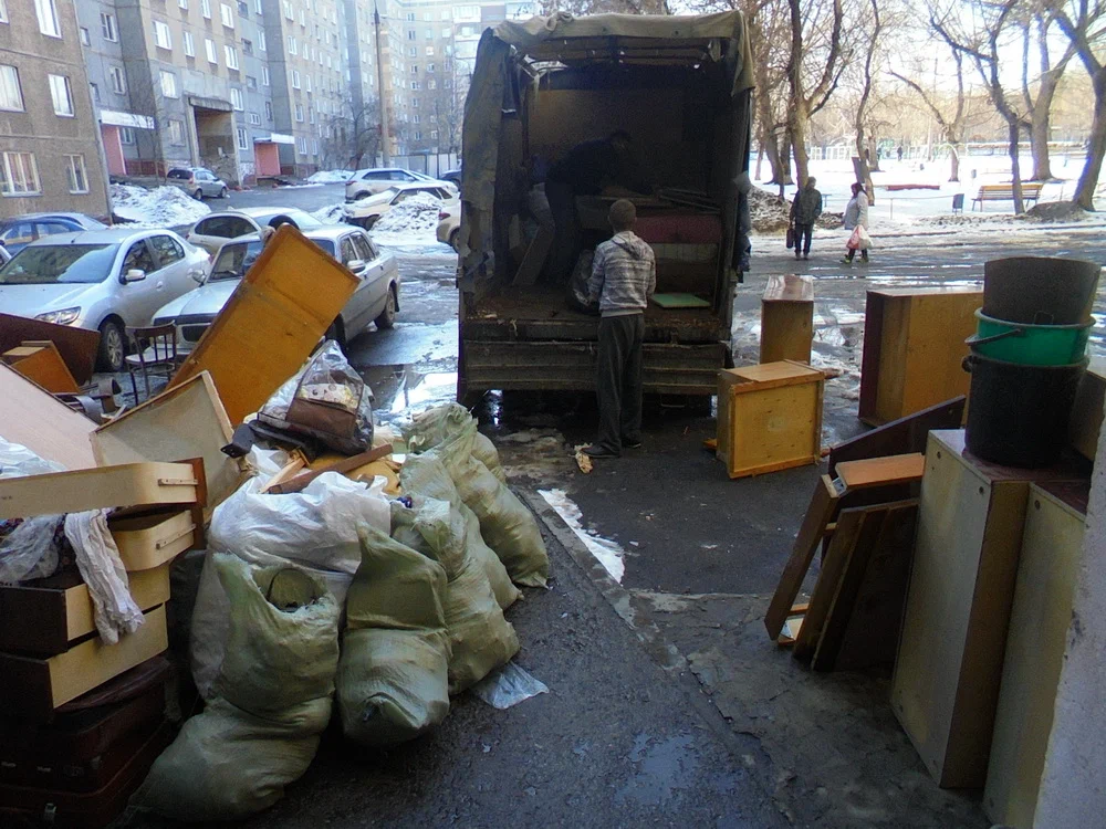 Вывоз мусора из подвала с утилизацией в Спасске-Дальнем в октябре