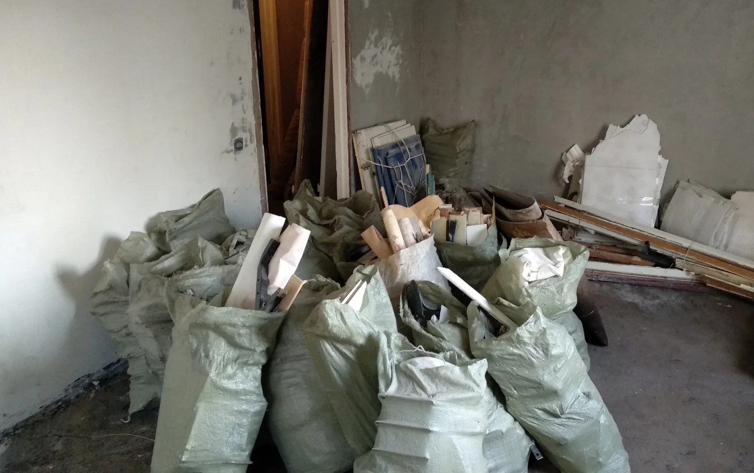 Уборка строительного мусора с вывозом и утилизацией в Спасске-Дальнем в октябре