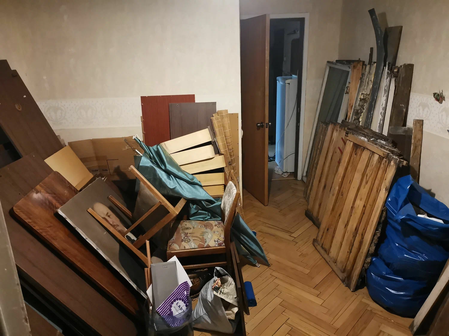 Демонтаж мебели с вывозом и утилизацией в Спасске-Дальнем в октябре